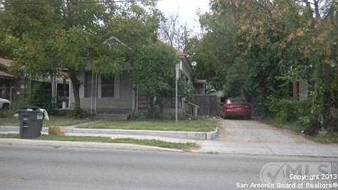 5th image of 2425 E Houston St