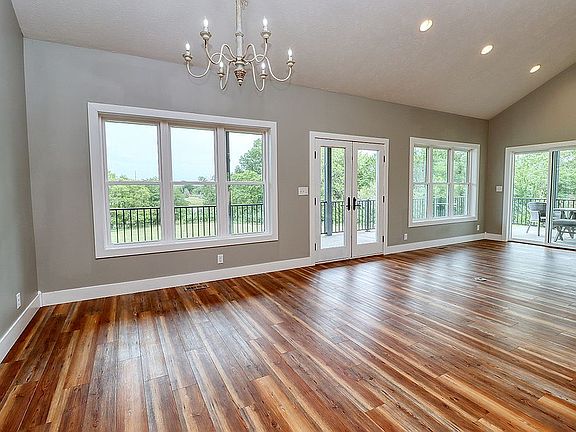 Dining Area & Deck Access