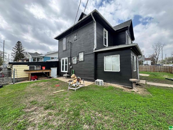 1902 W 4th St, Sioux City, IA 51103