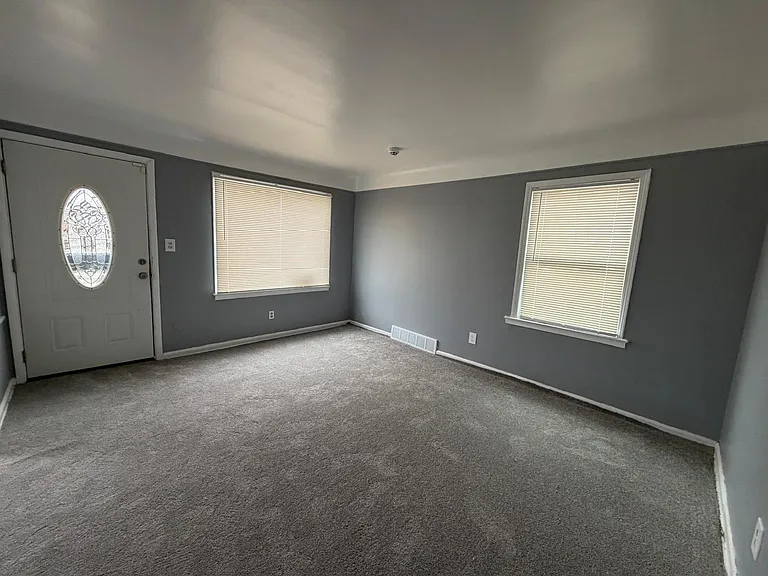 26741 Carlysle St — Photo 7