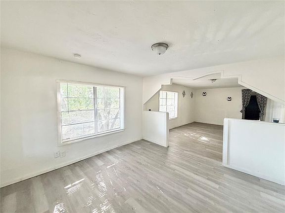 4th image of 21433 SE Hawthorne Rd