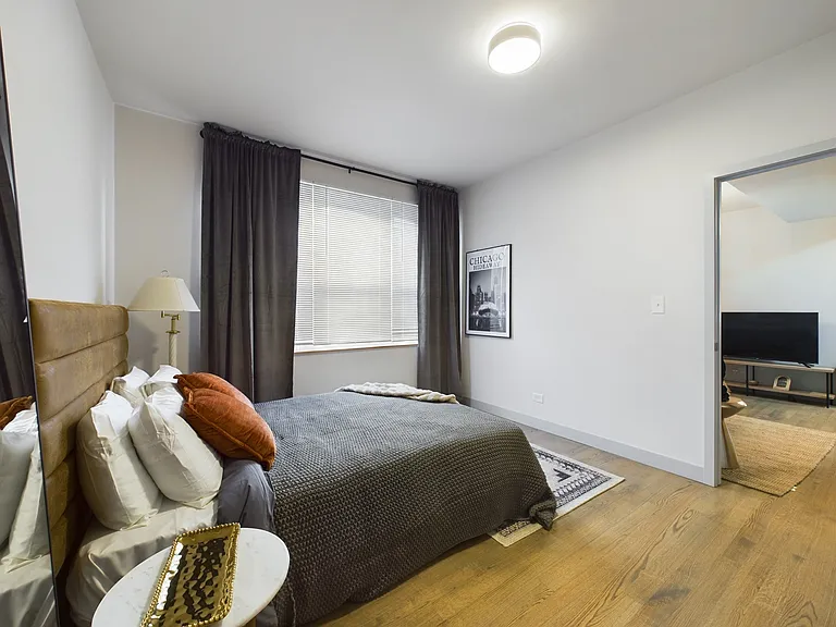 2439 W Walton St #1 — Photo 5