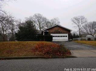 2 Cedar St, Bellport, NY 11713