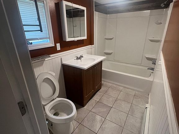 4th image of 30 Bellport St #1