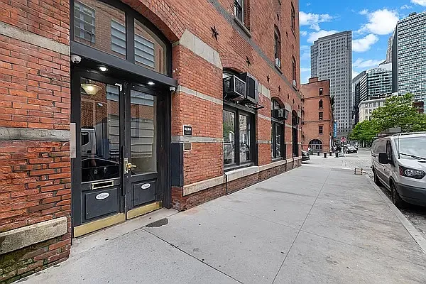 Rented by REAL New York | media 19