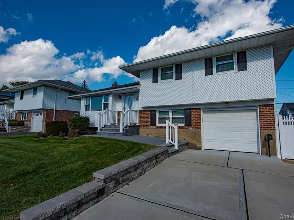 49 Spector Lane, Plainview, NY 11803