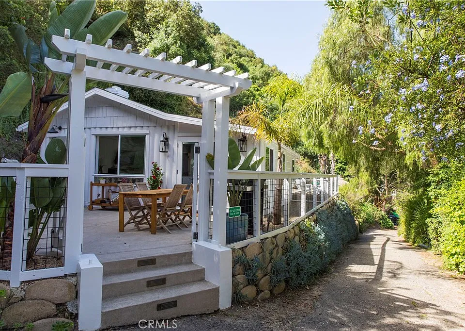 275 Woodland Dr