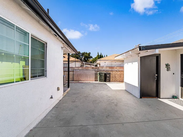 587 E Arrow Hwy — Photo 16
