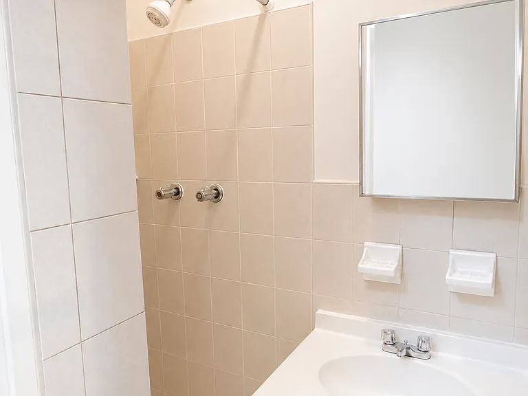 508 9th Ave #2R — Photo 4