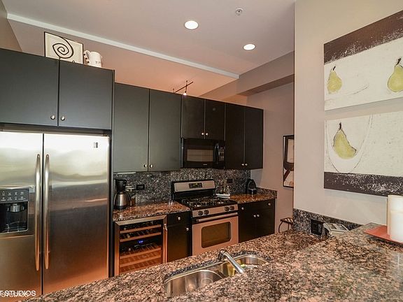 5th image of 500 W Superior St Unit 812