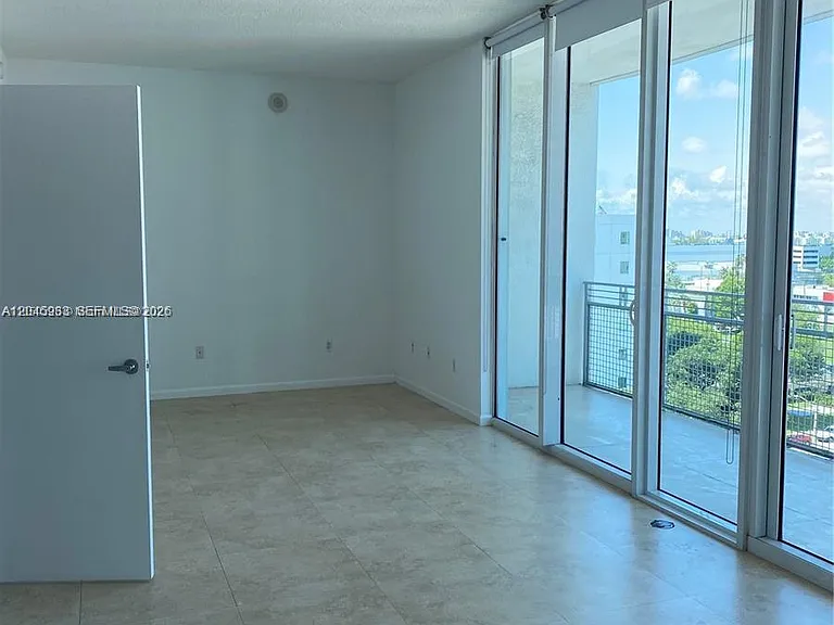 350 NE 24th St #813 — Photo 3