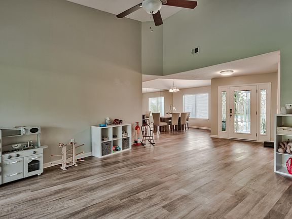 5th image of 143 Country Club Dr W