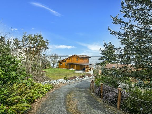 3rd image of 1315 Country Club Dr