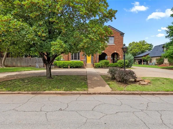 516 S 9th St, Clinton, OK 73601