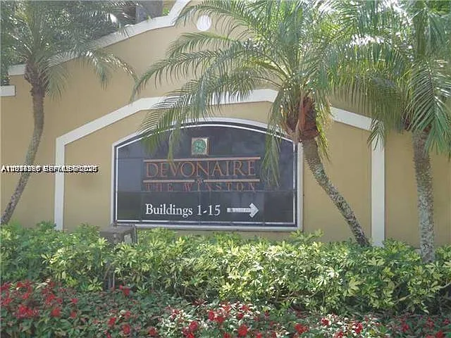 Devonaire Condo At Pembro — Photo 3