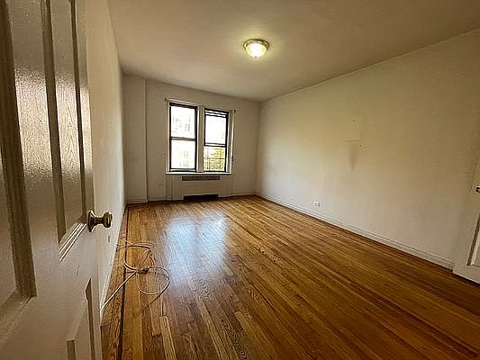 2nd image of 1175 Morris Ave APT 3C