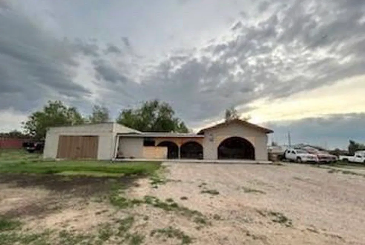 3 bed, 1200 sqft, $3,300 — Photo 1