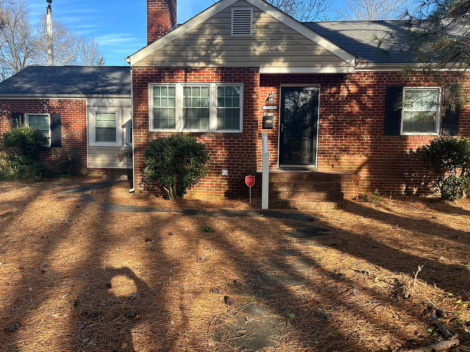 3 bed, 1600 sqft, $2,000 — Photo 1