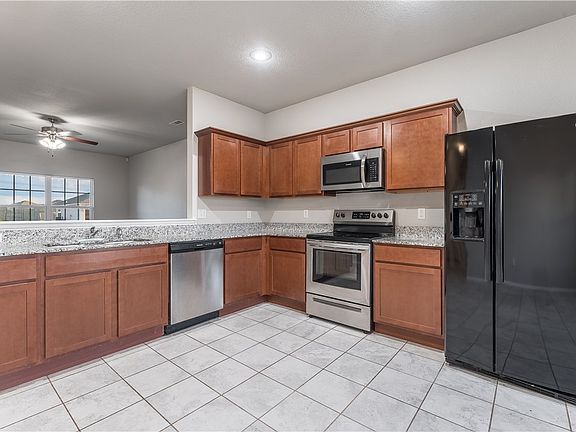 4th image of 1570 Scotland Dr