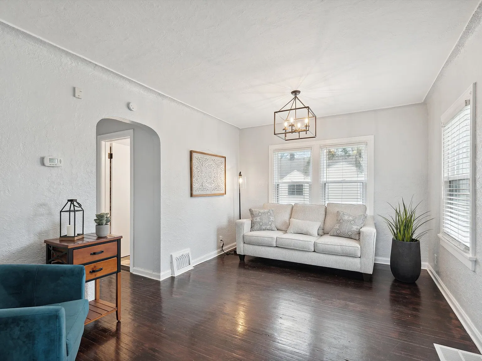 3 bed, 1225 sqft, $3,200 — Photo 3