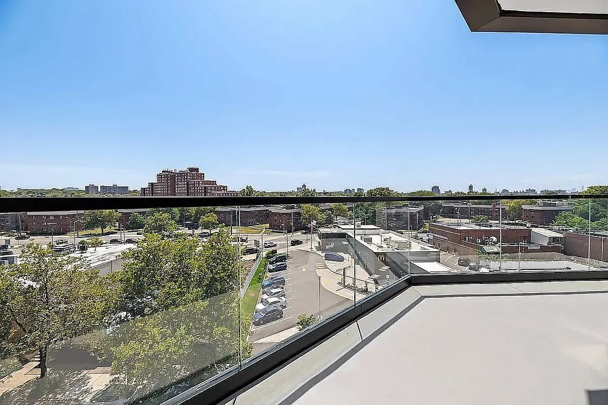 Building Photo - 71-82 Parsons Blvd #211