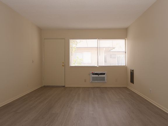 2nd image of 1215 Lyndon St #7