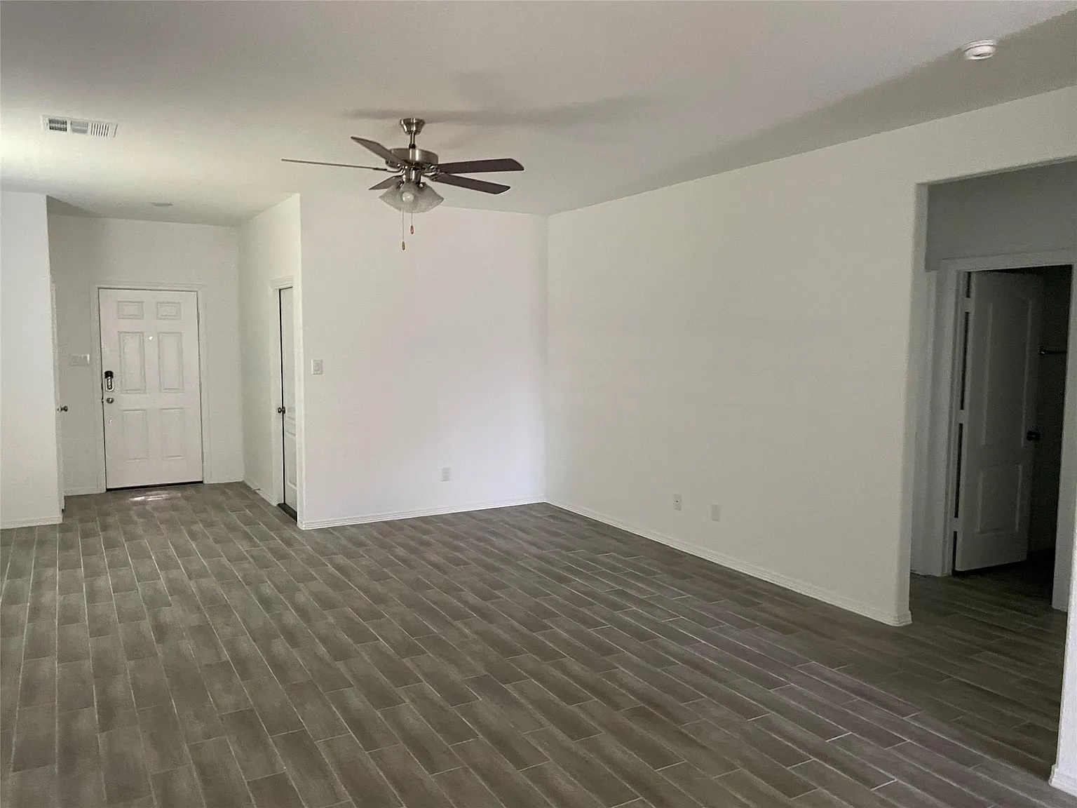 3 bed, 2.0 bath, 1548 sqft, $1,895 — Photo 3