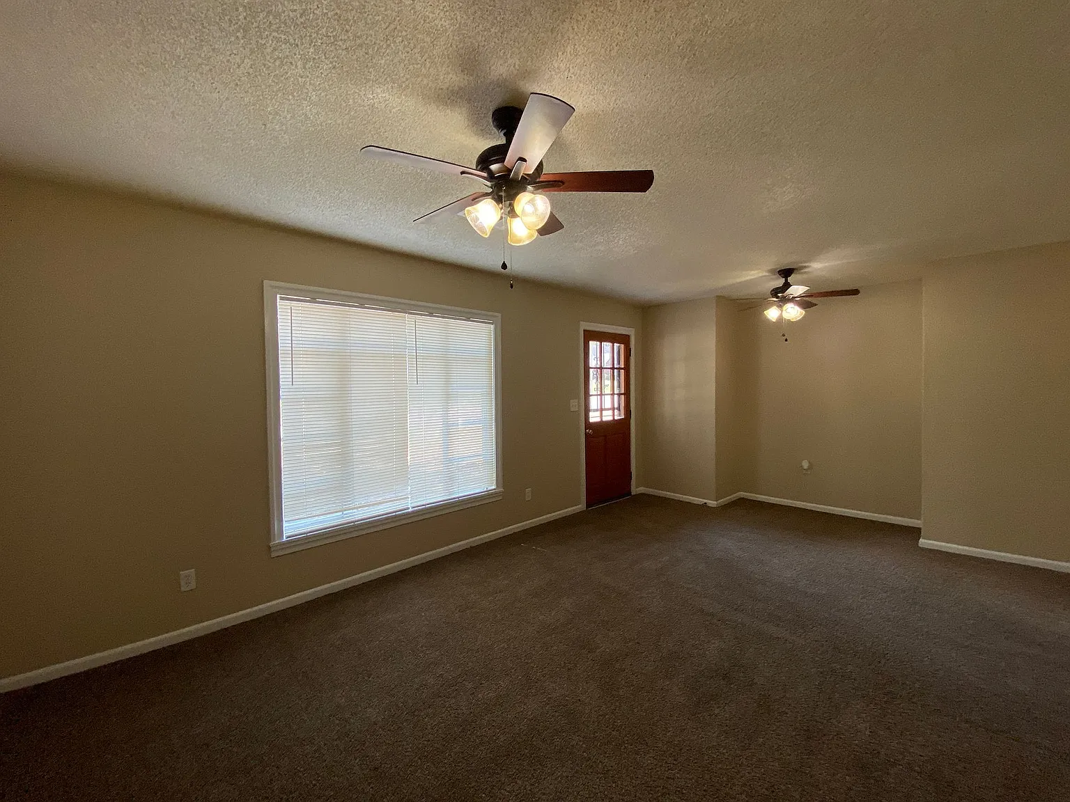 1180 Knox Ave — Photo 2