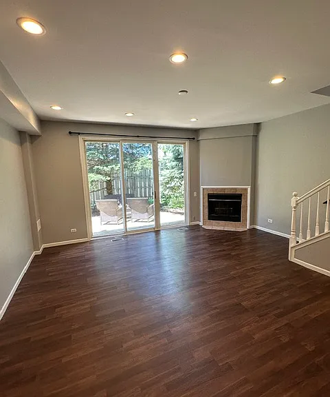 719 Blossom Ct — Photo 3