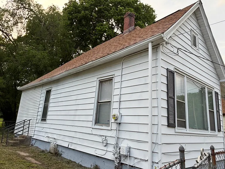 213 N Webster St — Photo 3
