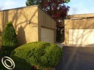 32696 Ravine Dr #1, Franklin, MI