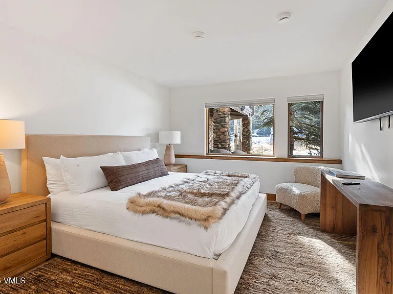 132 W Meadow Dr — Photo 7