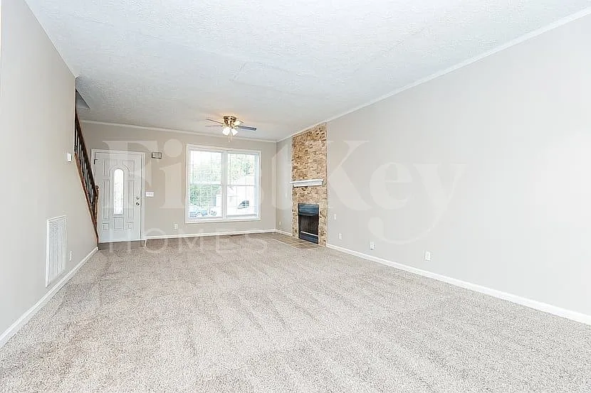 3 bed, 2.5 bath, 2028 sqft, $2,765 — Photo 2