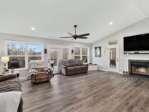 3rd image of 575 Claiborne Dr