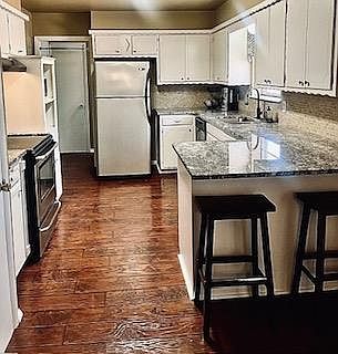2nd image of 335 W Cedar Dr