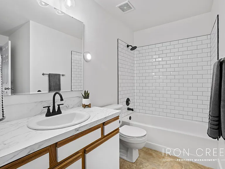362 E Elwood Ln — Photo 16