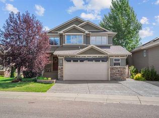 127 W Hillcrest Blvd, Strathmore, AB T1P0A3