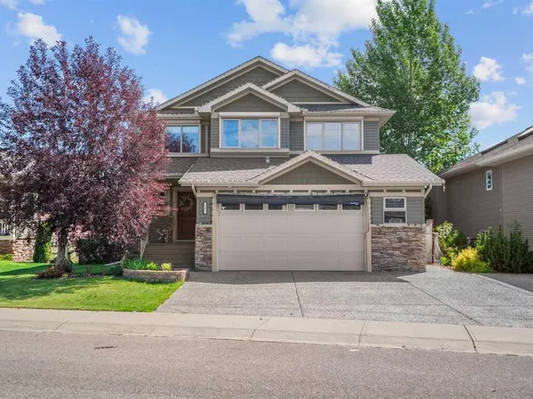 127 W Hillcrest Blvd, Strathmore, AB T1P 0A3