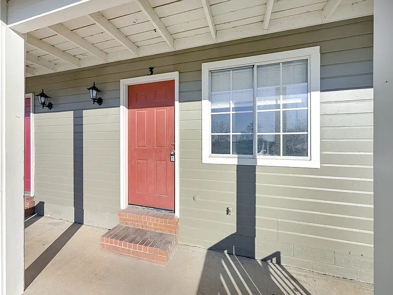 2456 N Brophy Cir — Photo 6