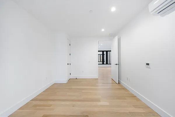 Rented by Nooklyn NYC LLC | media 82