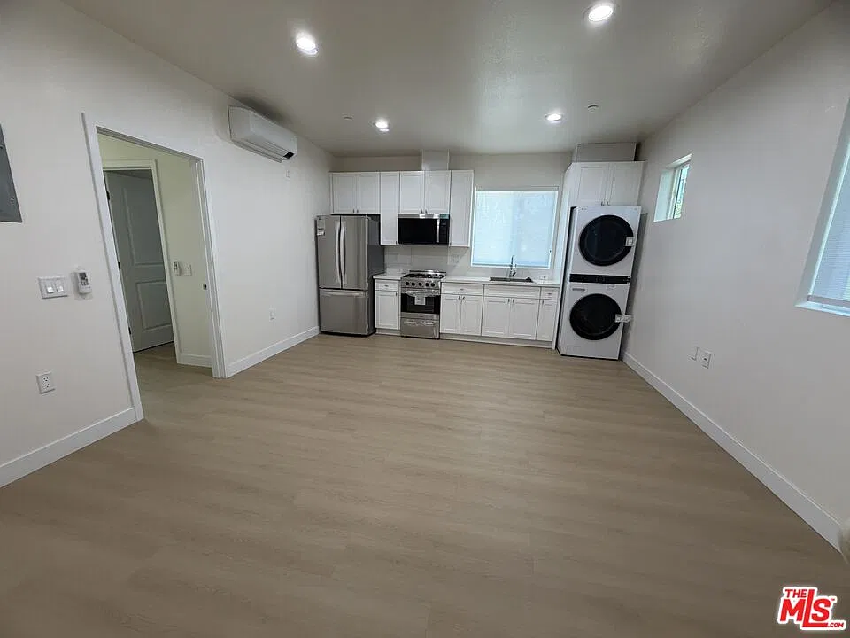 2 bed, 2.0 bath, 767 sqft, $2,350 — Photo 4
