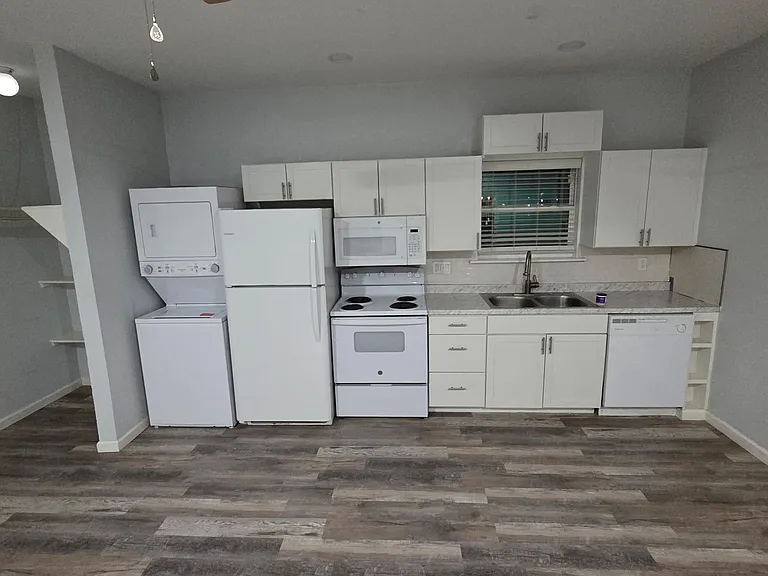 2330 Dorrington St #D — Photo 4