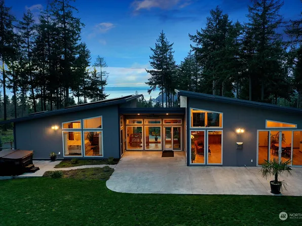 8155 Possession Ridge Lane, Clinton, WA 98236