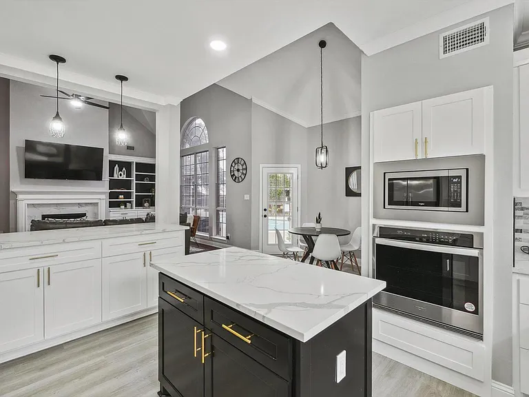 2401 Scarlet Oak Dr — Photo 16