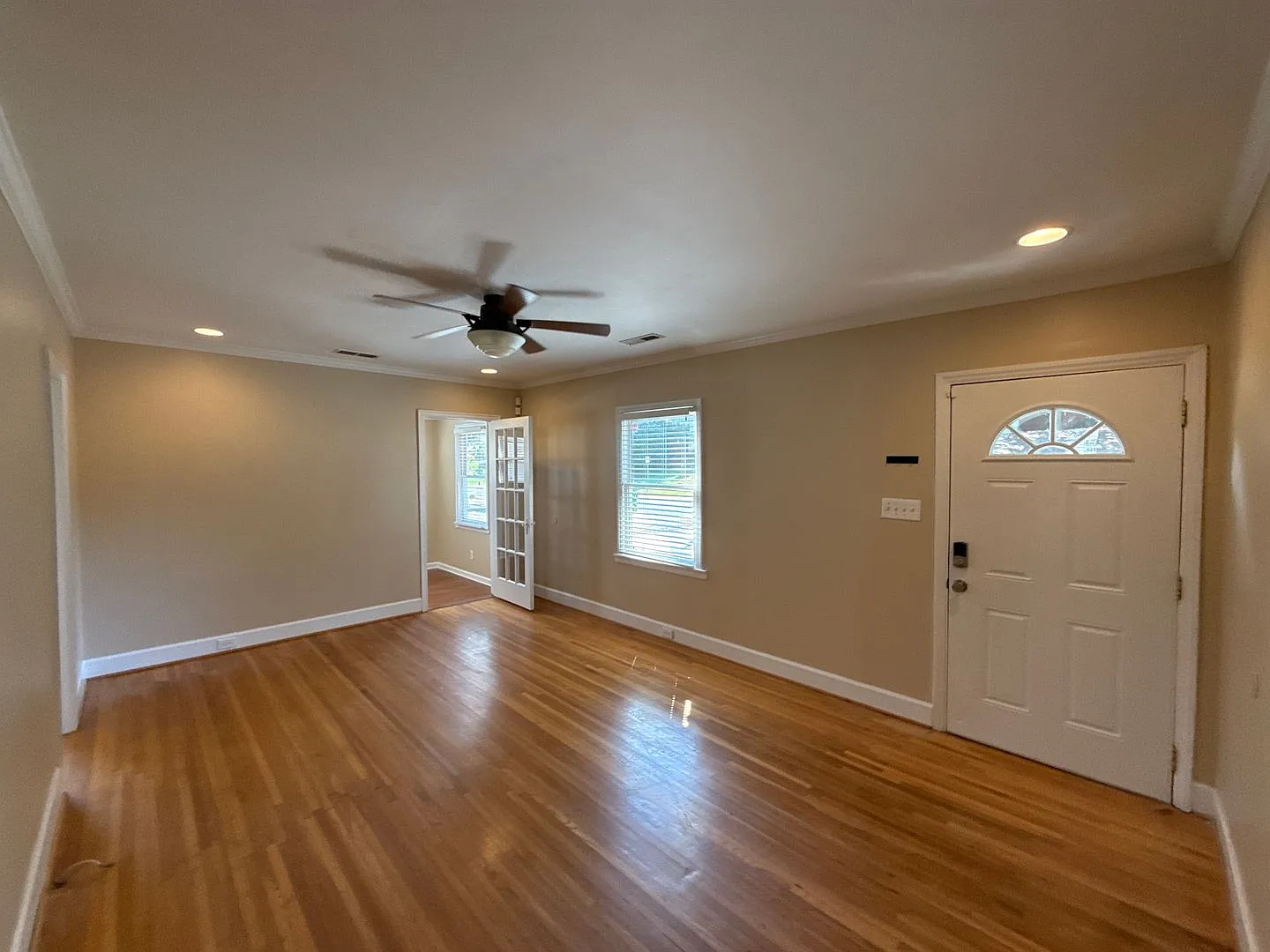 A0452-817 Everett Place — Photo 3
