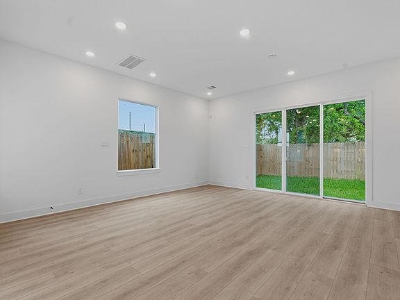 5th image of 3848 Seabrook St