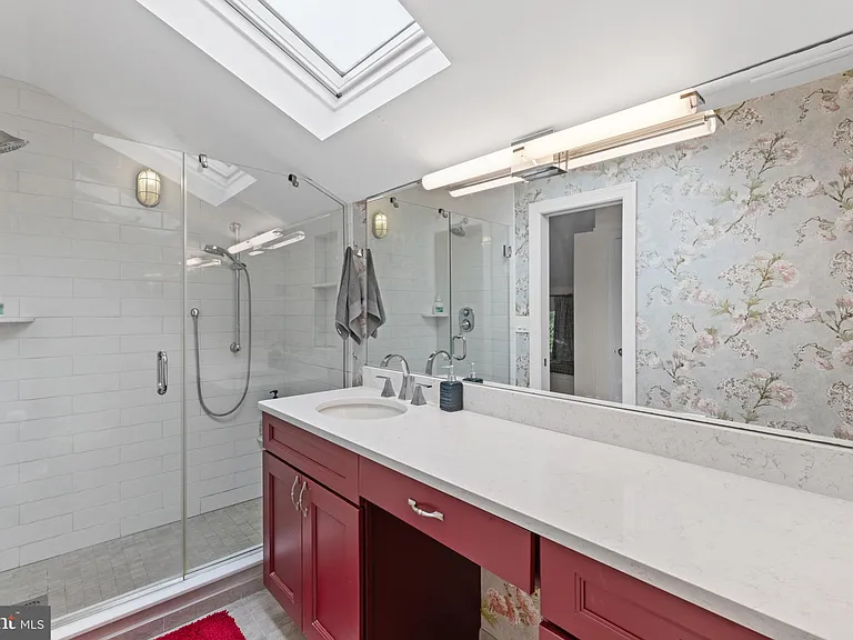 130 Sayre Dr — Photo 24