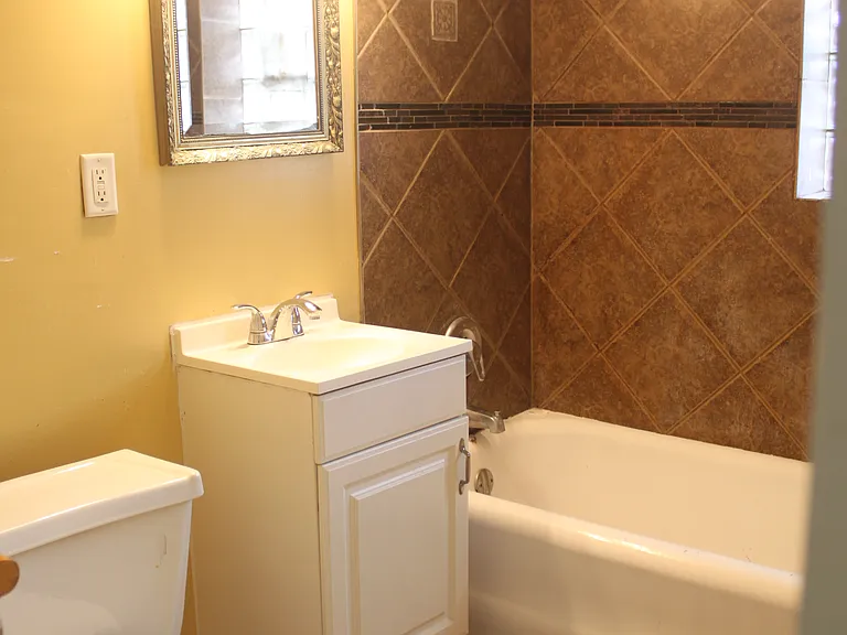 2025 W 35th St #2F — Photo 63