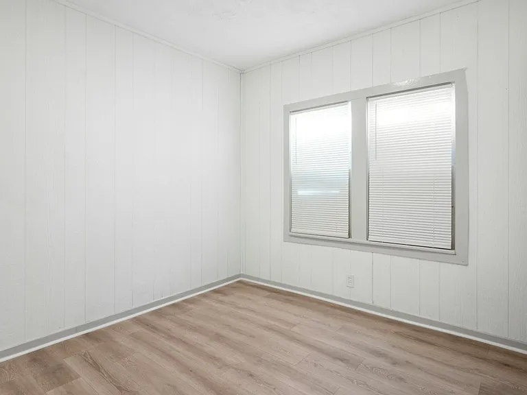 1554 Larchmont Rd #B — Photo 8