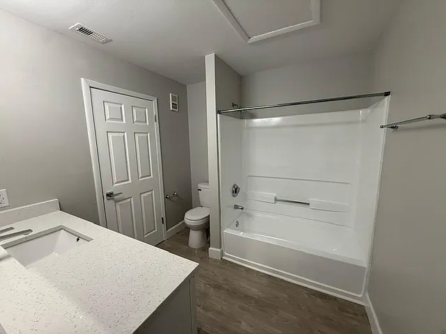 Spring Lake Apartments — Photo 172